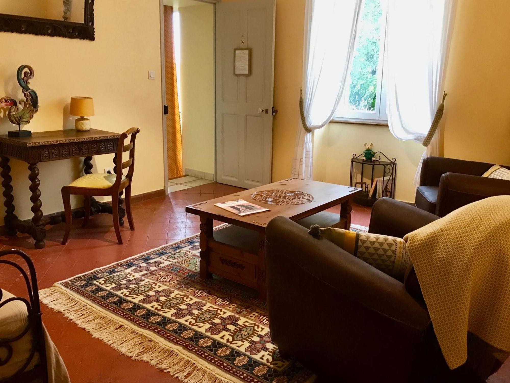 Hotel Fontaine Des Magnarelles Althen-des-Paluds Habitación foto