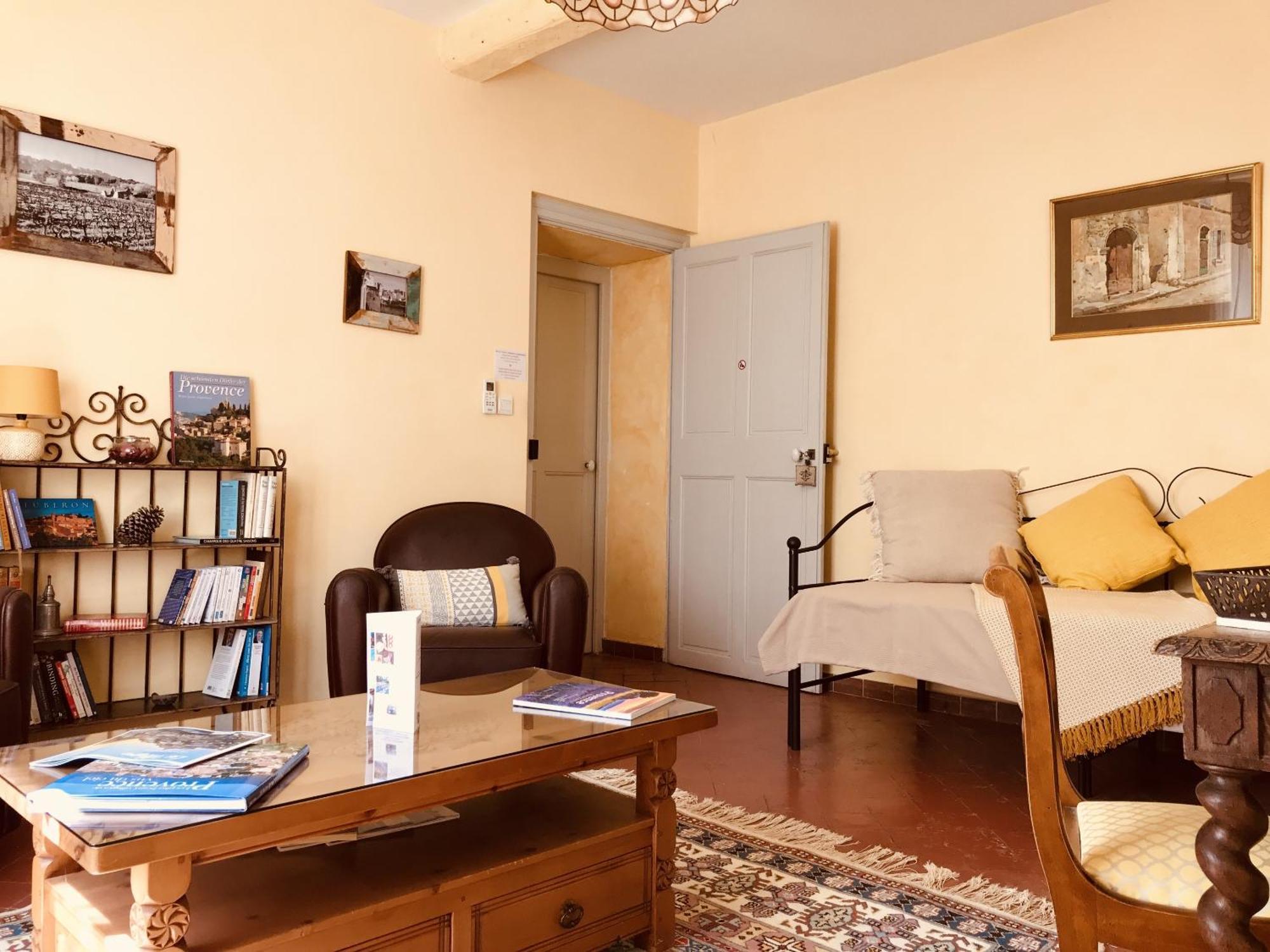 Hotel Fontaine Des Magnarelles Althen-des-Paluds Habitación foto