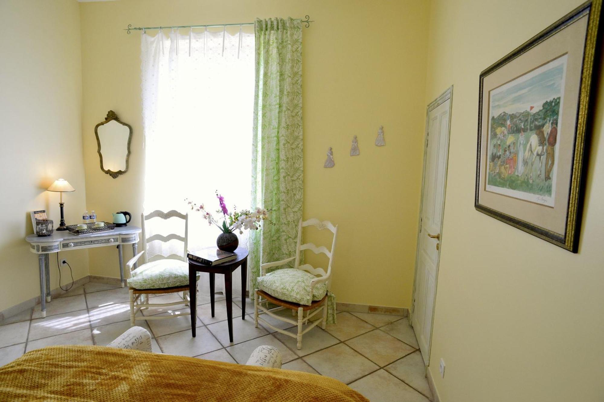 Hotel Fontaine Des Magnarelles Althen-des-Paluds Habitación foto